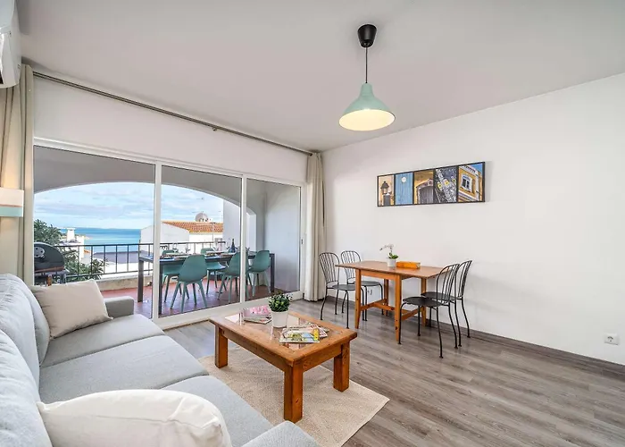 Apartment Panoramic Sea Views & Balcony Bbq By Hostwise