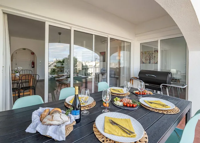 Apartment Panoramic Sea Views & Balcony Bbq By Hostwise *